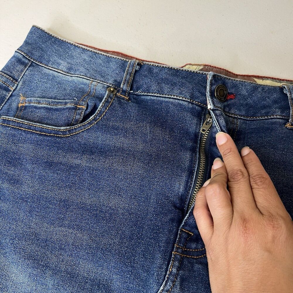 3/$25 Frye‎ And Co Denim Skirt Womens Size 10/30 Blue Raw Hem Stretch - Picture 5 of 6